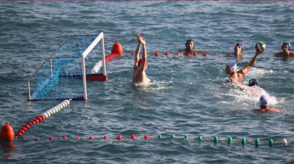 Campo di pallanuoto in mare